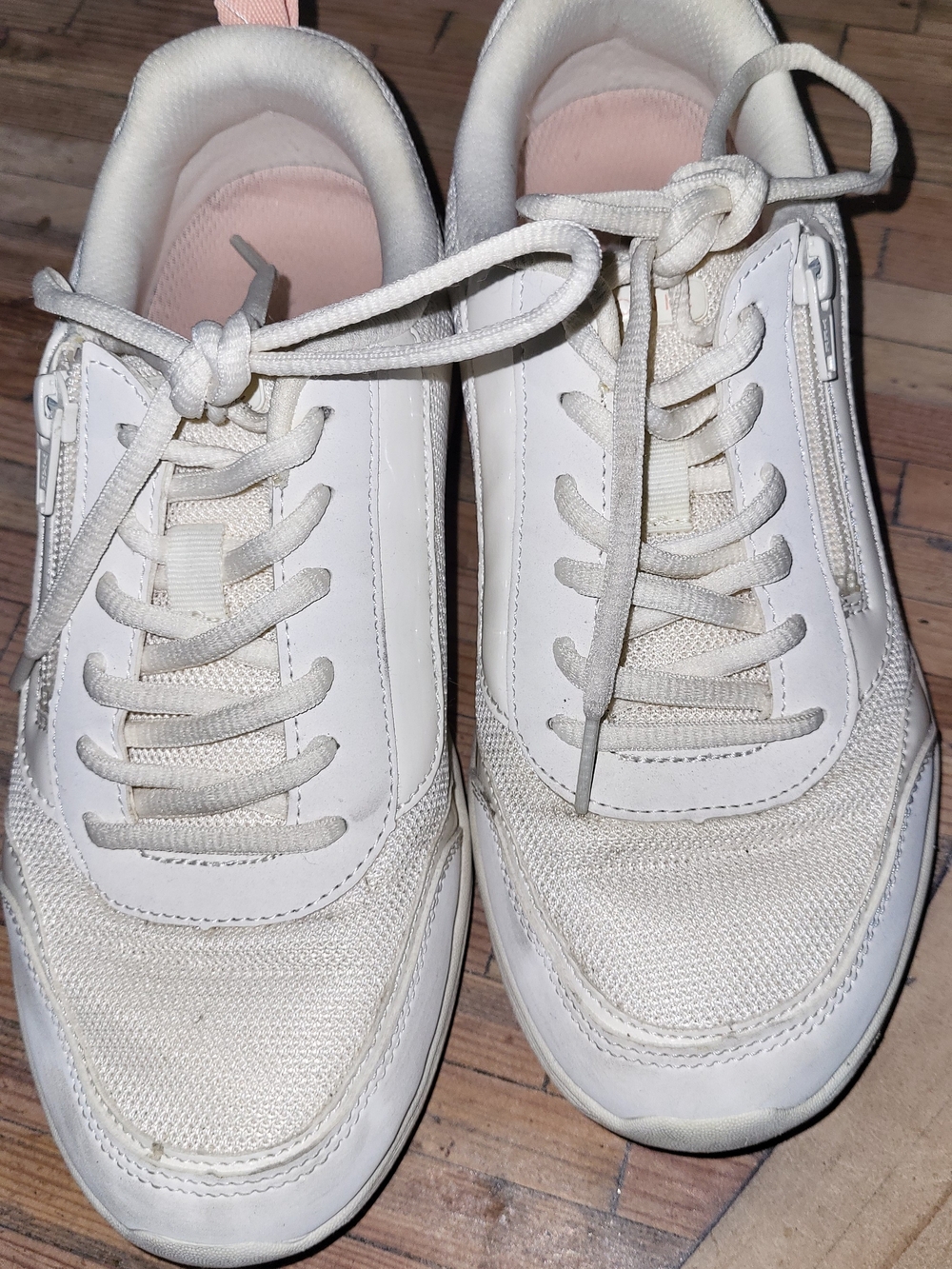 Vionic Women's Cream White Athletic Sneakers